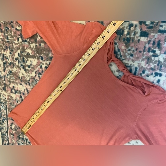 All In Motion Yoga Top Long Sleeve Peekaboo Back Coral Color Medium - Picture 6 of 8